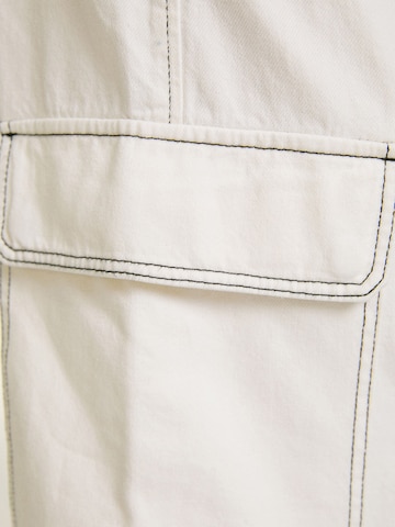 Bershka Wide leg Cargo Jeans in White