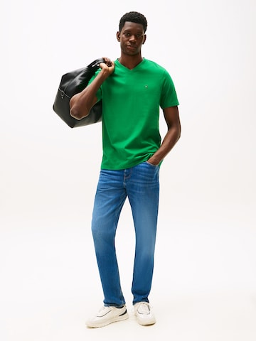 TOMMY HILFIGER Μπλουζάκι 'ESSENTIAL' σε πράσινο