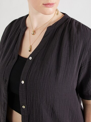 Camicia da donna 'CARThyra' di ONLY Carmakoma in nero