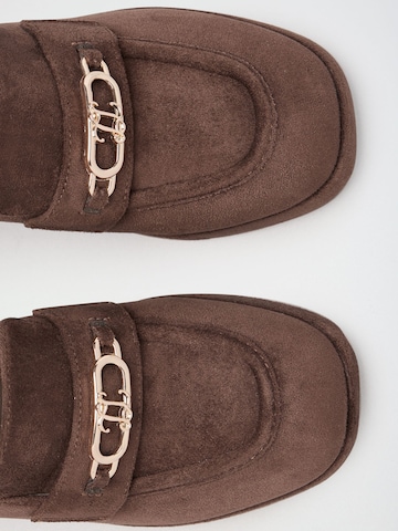 Lipsy Pumps met hoge voorkant in Bruin