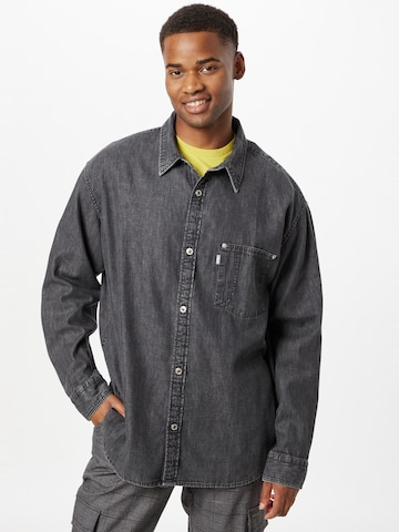 LEVI'S ® Comfort fit Button Up Shirt 'Levi's® Men's Silver Tab™ Oversized 1 Pocket Shirt' in Black: front