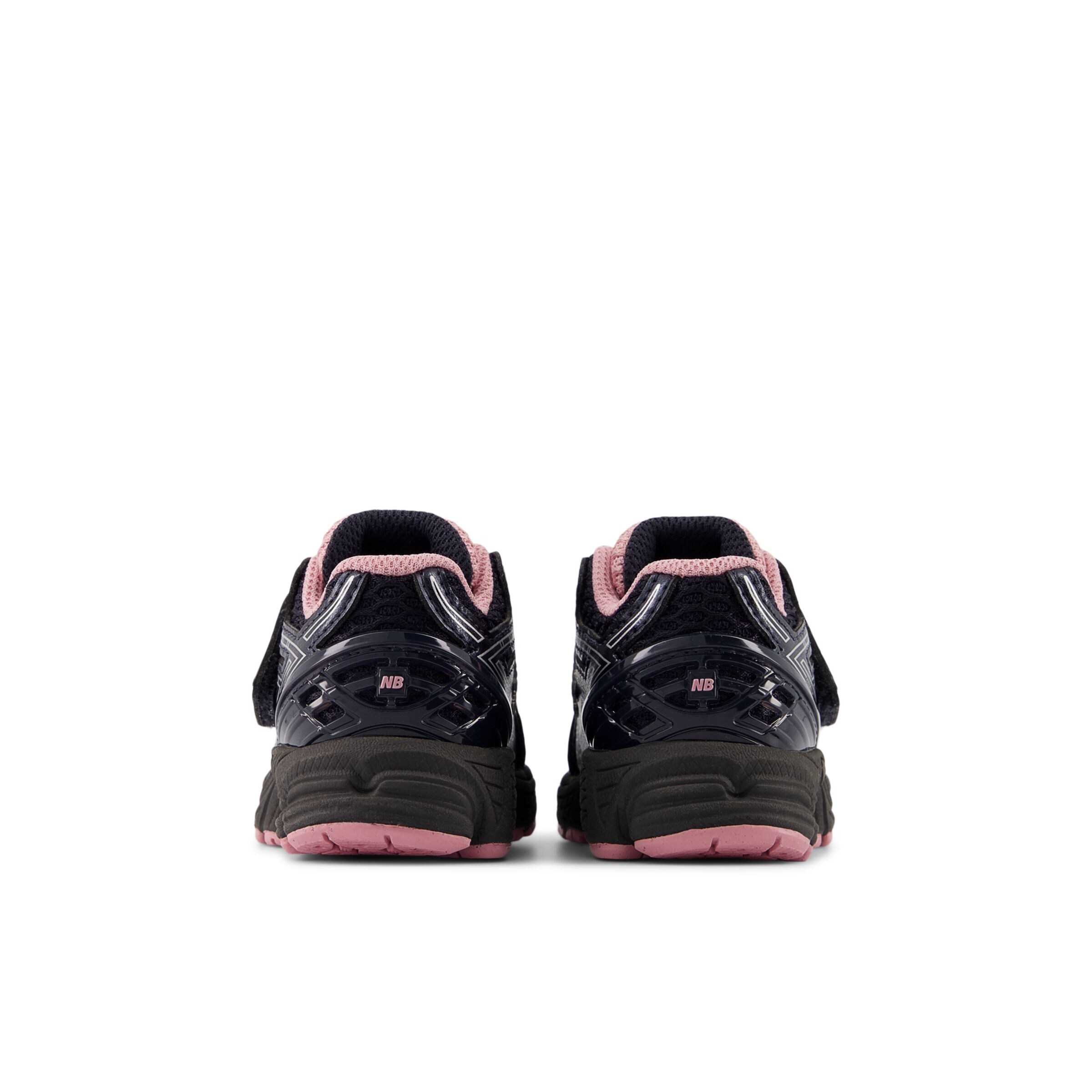 new balance Sneakers in Black