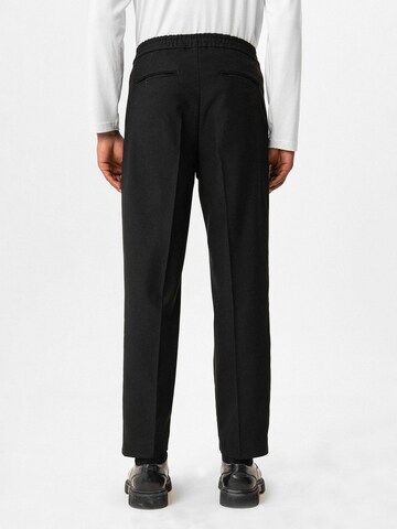 Loosefit Pantaloni con pieghe 'Stadtler' di Antioch in nero
