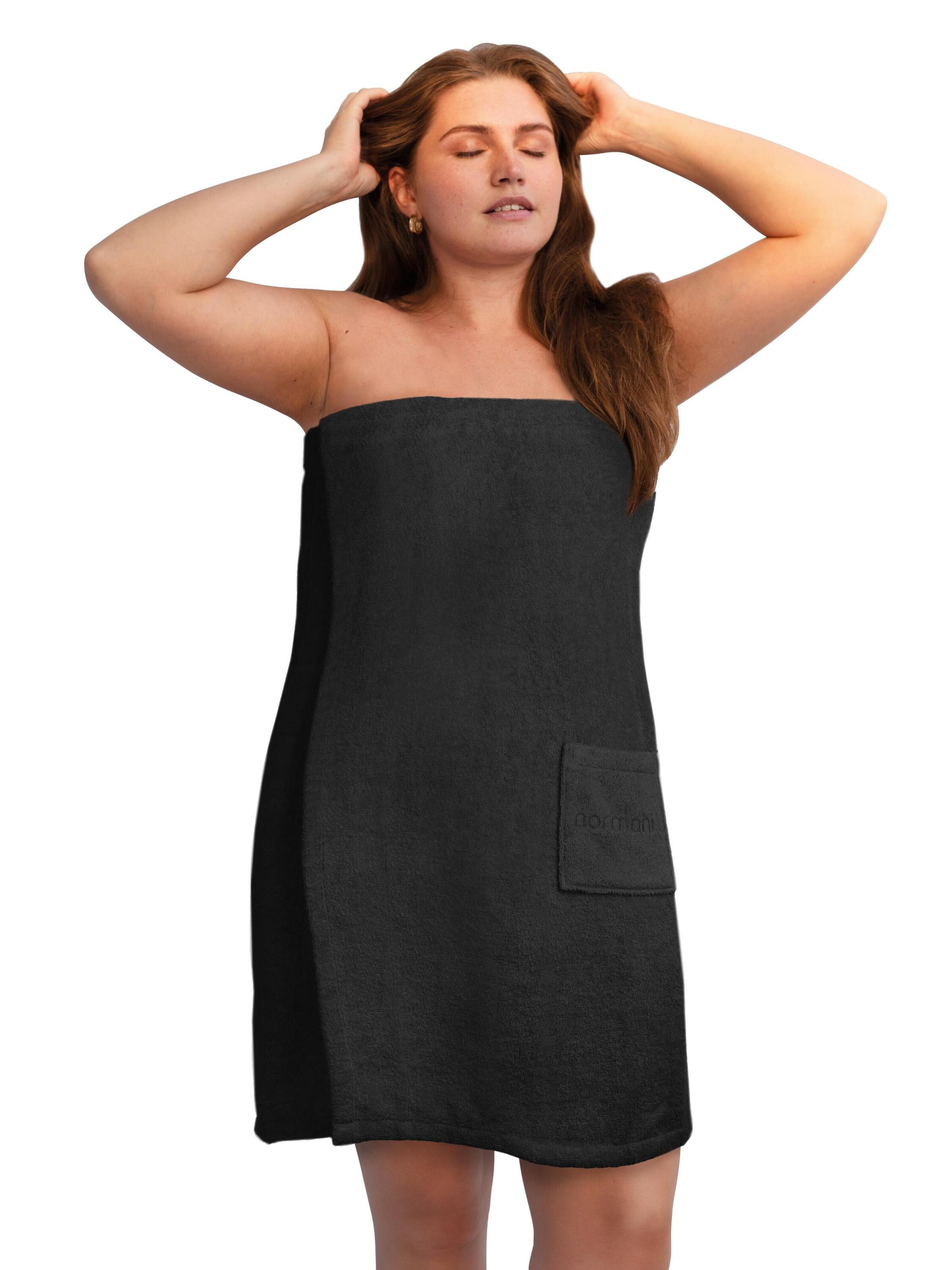 normani Short Bathrobe in Black: front