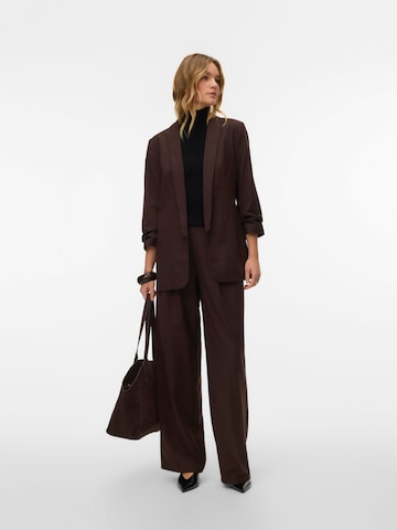 Wide leg Pantaloni con pieghe 'VMHailey' di VERO MODA in marrone