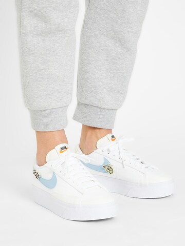 Sneaker low 'Next Nature' de la Nike Sportswear pe alb: față