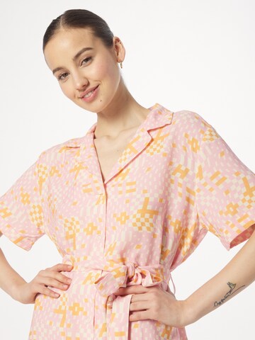 Brava Fabrics Платье-рубашка 'Dizzy' в Ярко-розовый