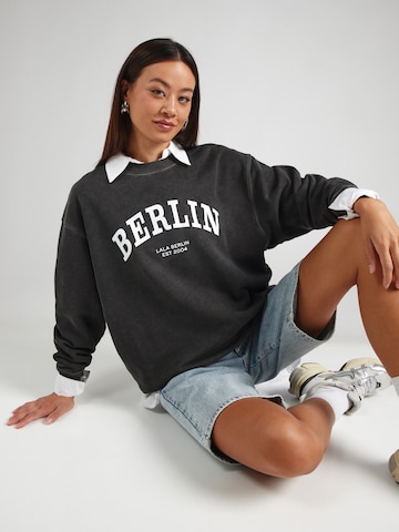 Sweat-shirt 'Berlin' Lala Berlin en noir : devant