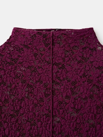 Tricou 'XSELENA' de la MANGO pe roșu