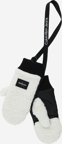 Muffole 'Sherpa' di Calvin Klein Jeans in bianco: frontale