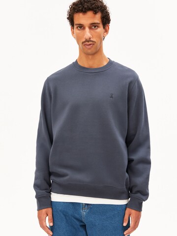 ARMEDANGELS Sweatshirt in Grey: front