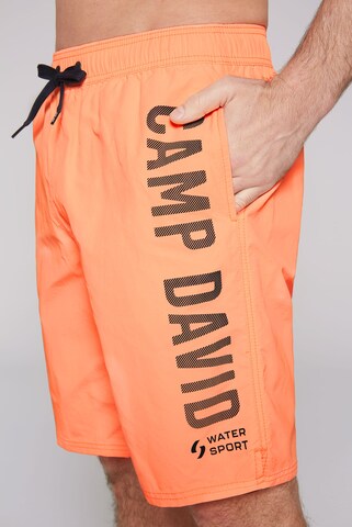 Pantaloncini da bagno di CAMP DAVID in arancione