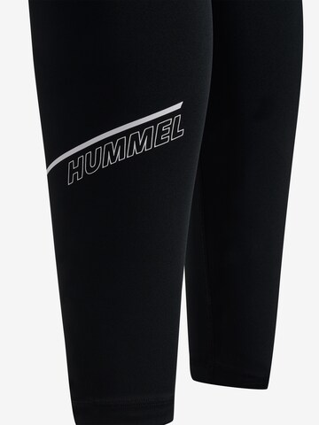 Coupe slim Pantalon de sport 'COURT' Hummel en noir
