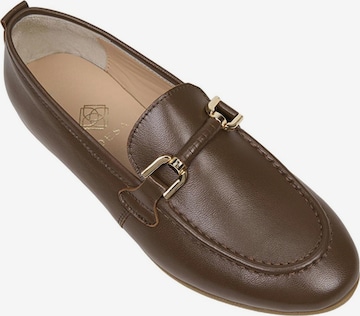 Desa Classic Flats 'Slipper' in Brown: front