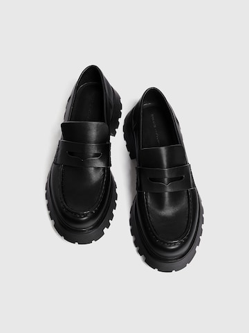 Pull&Bear Pantofle w kolorze czarny