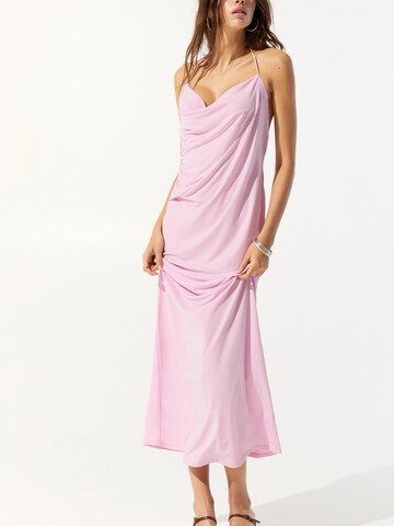Abito estivo di Pull&Bear in rosa