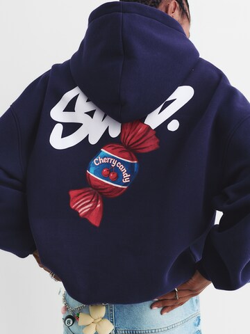 Pull&Bear Sweatshirt 'STWD CARAMELO' i blå