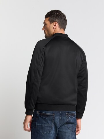 No Excess Jacke in Schwarz