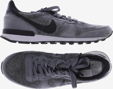 NIKE Sneaker 42 in Grau: predná strana