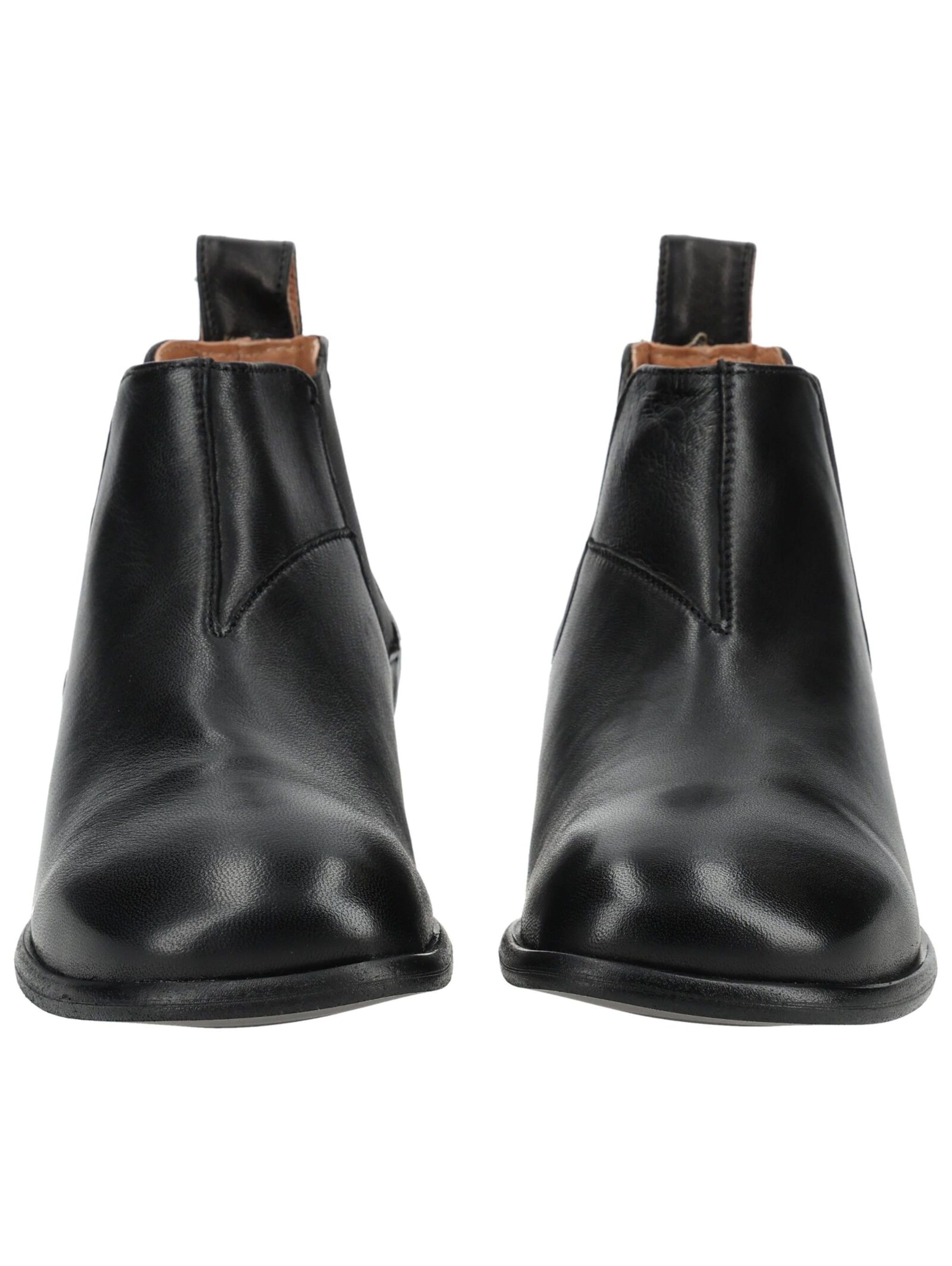 PAVEMENT Chelsea Boots in Black