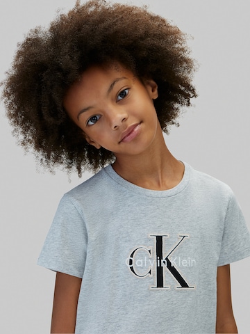 Calvin Klein Jeans - regular Camiseta en gris