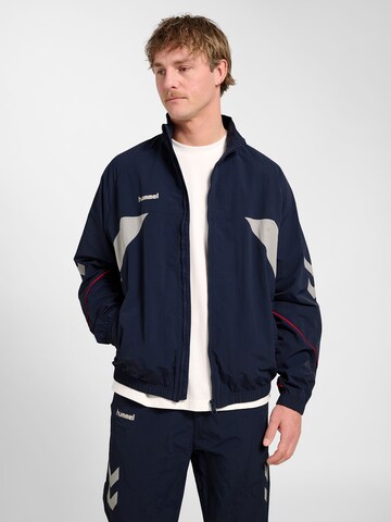 Hummel Jacke in Blau: Vorderseite