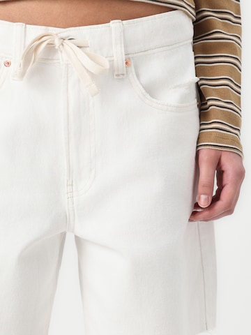 balta GAP Laisvas Džinsai