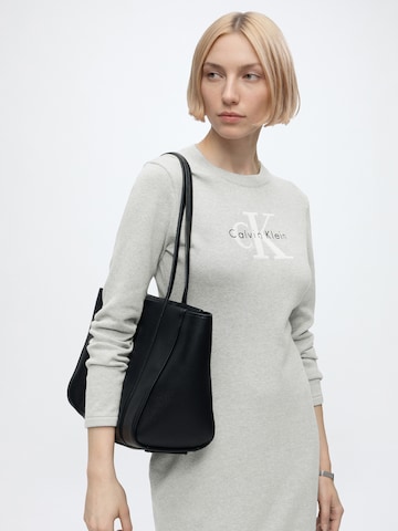 Calvin Klein Jeans Pletené šaty - Sivá