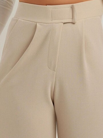 Hiccup Wide leg Pleat-Front Pants in Beige