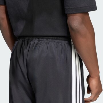 ADIDAS SPORTSWEAR Normalny krój Spodnie sportowe 'Essentials' w kolorze czarny