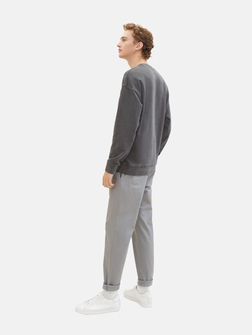 TOM TAILOR DENIM Regularen Chino hlače | siva barva