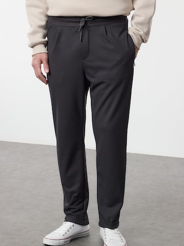 Trendyol Слим Брюки-чинос в Серый: спереди