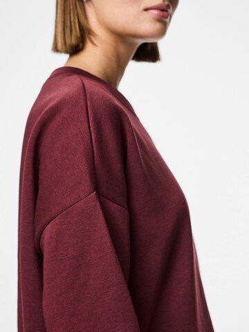 PIECES Sweatshirt 'PCChilli' in Rood