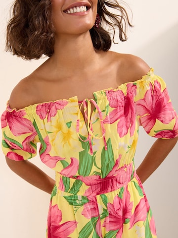 Friends Like These Jumpsuit in Geel