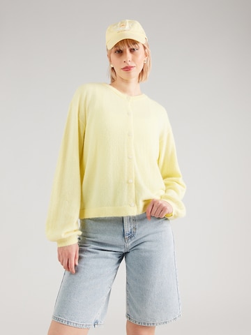 PIECES Strickjacke 'PCNAOMI' in Gelb: Vorderseite