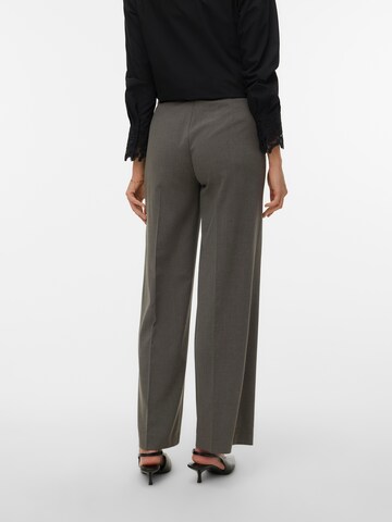 Regular Pantalon à plis 'VMTEXAS' VERO MODA en gris