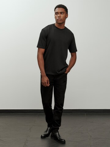 DAN FOX APPAREL Футболка 'Essentials Mid Weight' в Черный