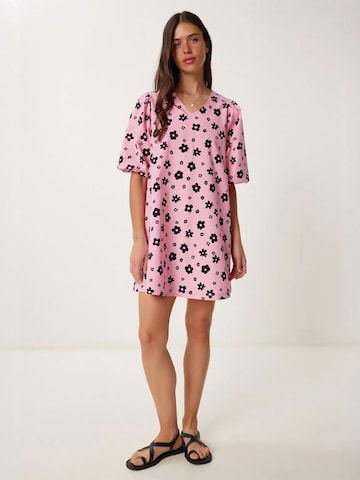Happiness İstanbul Kleid in Pink: Vorderseite