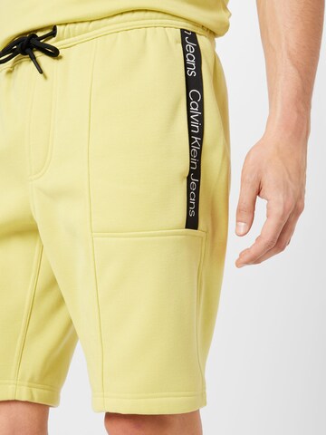 Calvin Klein Jeans Normalny krój Spodnie w kolorze żółty