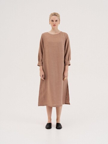 AmourLinen Kleid 'Amalia'‌‌‌‌‌‌‌ in Braun: Vorderseite