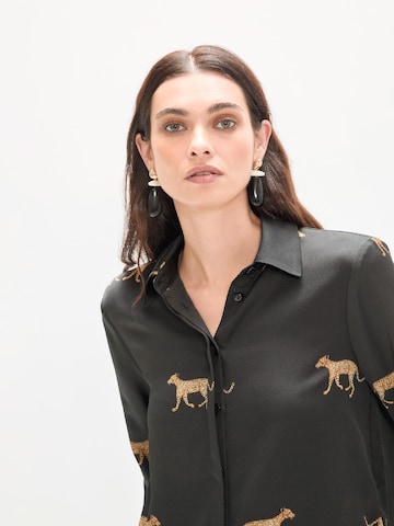 Lola Casademunt Pusero värissä musta