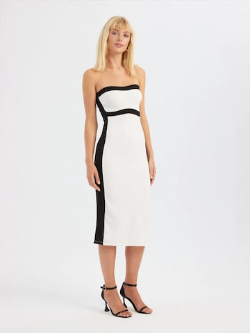 Hiccup - Vestido em branco