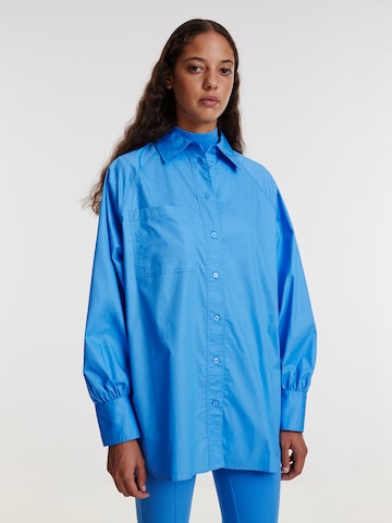 EDITED Bluse 'GIANNI' (GOTS) in Blau