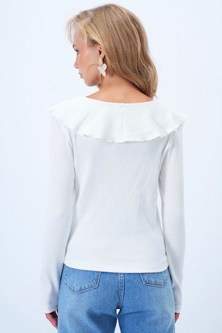 Tricou de la Trend Alaçatı Stili pe alb