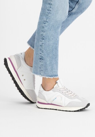 Mysa Sneakers in Grey: front