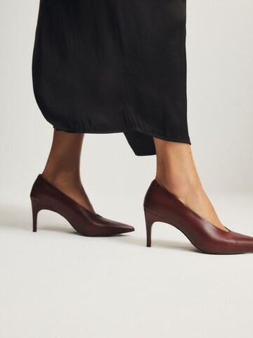 The Set Pumps in Brown