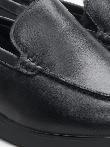 Estro Moccasin '0917-2' in Black