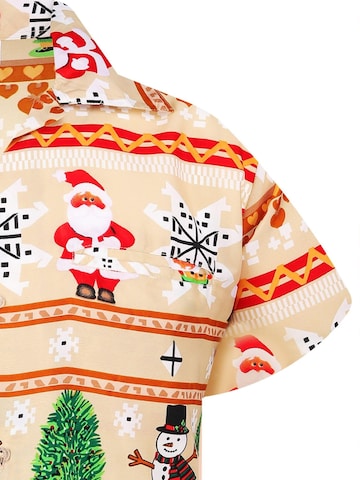 King Kameha - Ajuste regular Camisa 'Christmas Rows' en beige