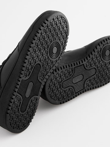 Sneaker di Next in nero