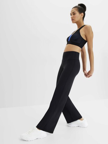 bonprix Regular Leggings in Schwarz: Vorderseite